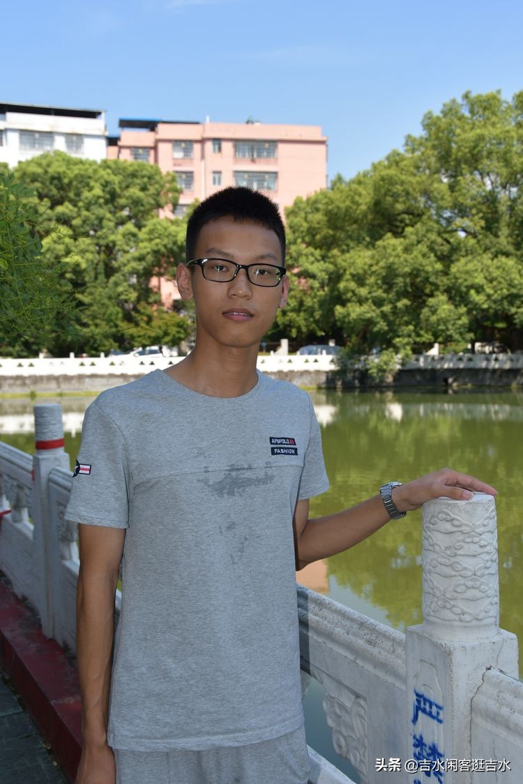 吉水二中2020年高考喜报，  江丹633分全县文科第一，二中的学霸