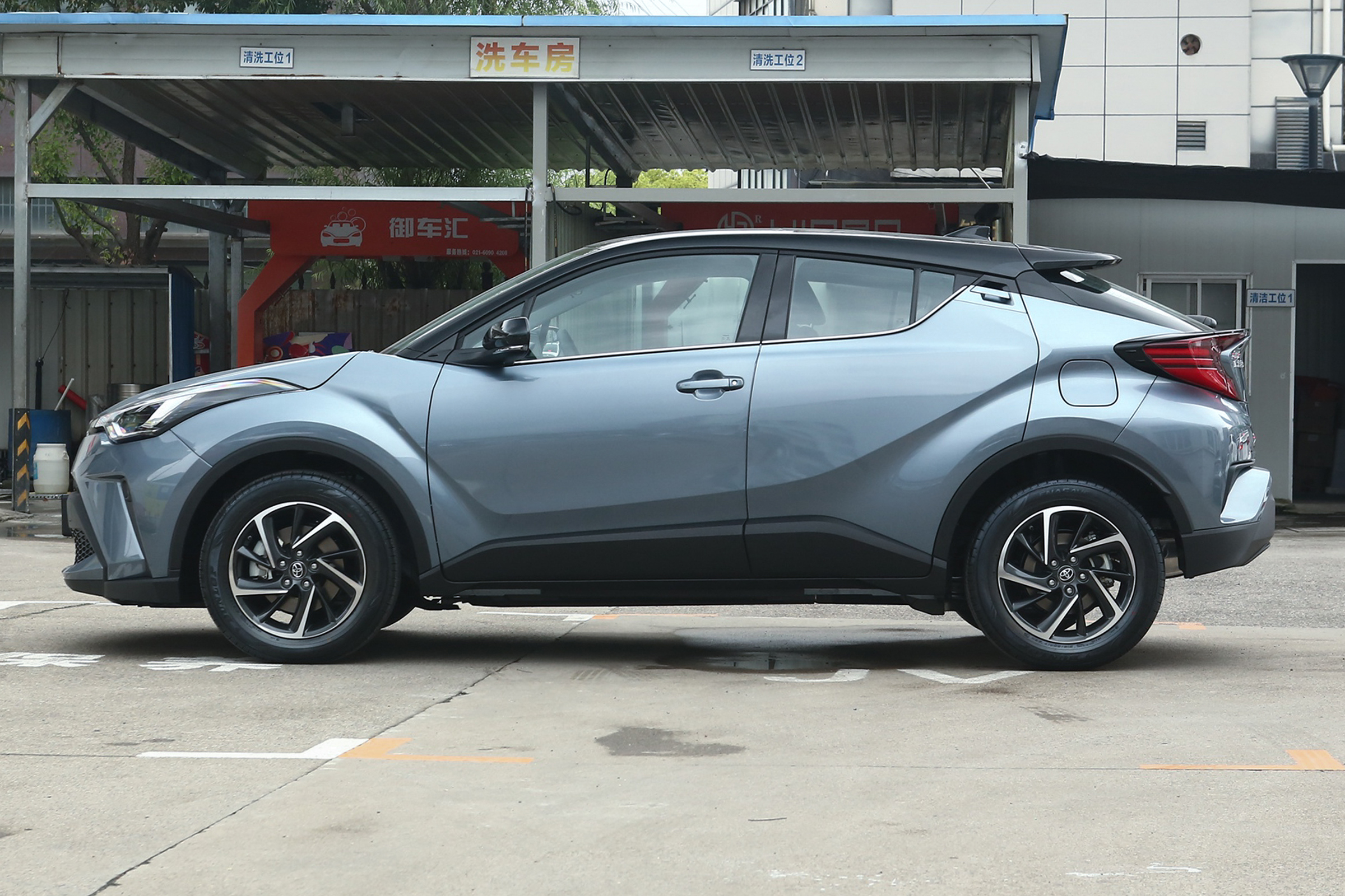 丰田也玩性价比?锋兰达全新上市,剑锋直指小型suv市场