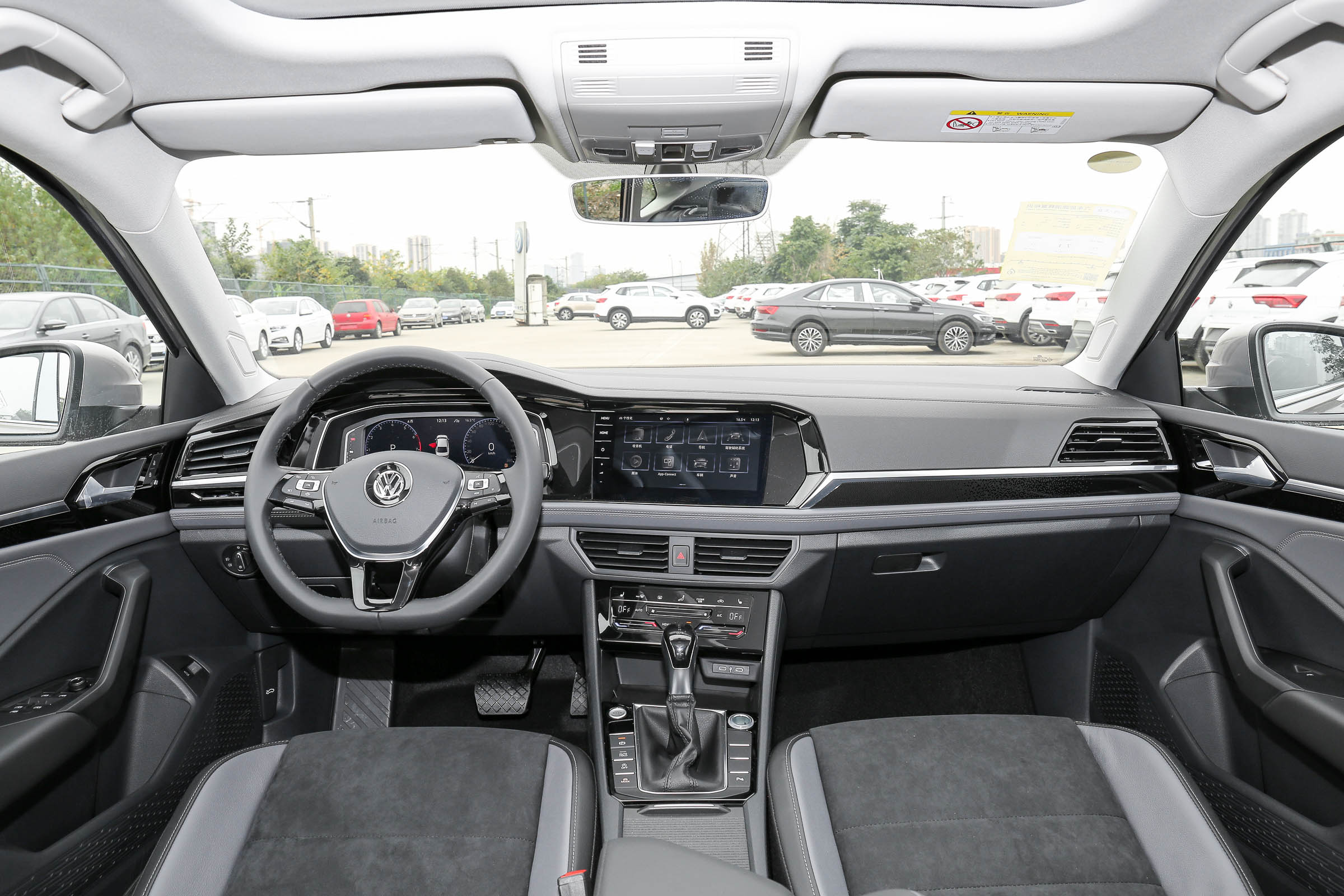 丰田凌尚静态对比大众速腾