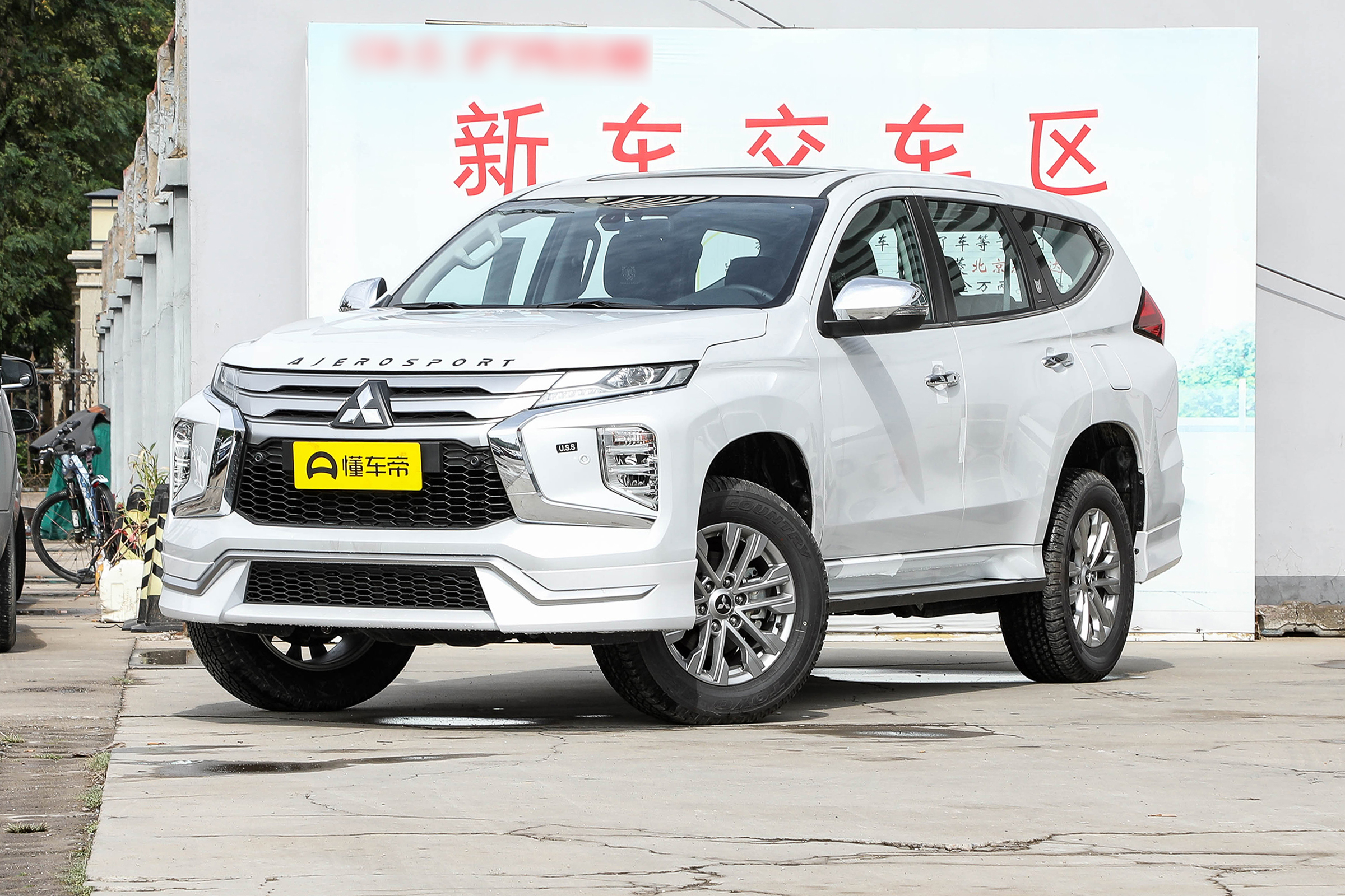 新车 </p><p>　　 约人民币29万起，越野不惧“霸道”，三菱帕杰罗·劲畅特别版