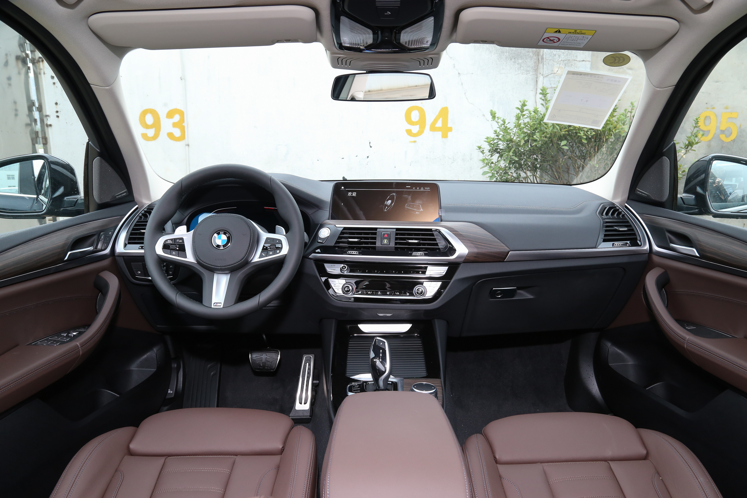 有车以后:内饰采用浓郁的宝马风格,整体氛围依旧温馨,中控台大面积软