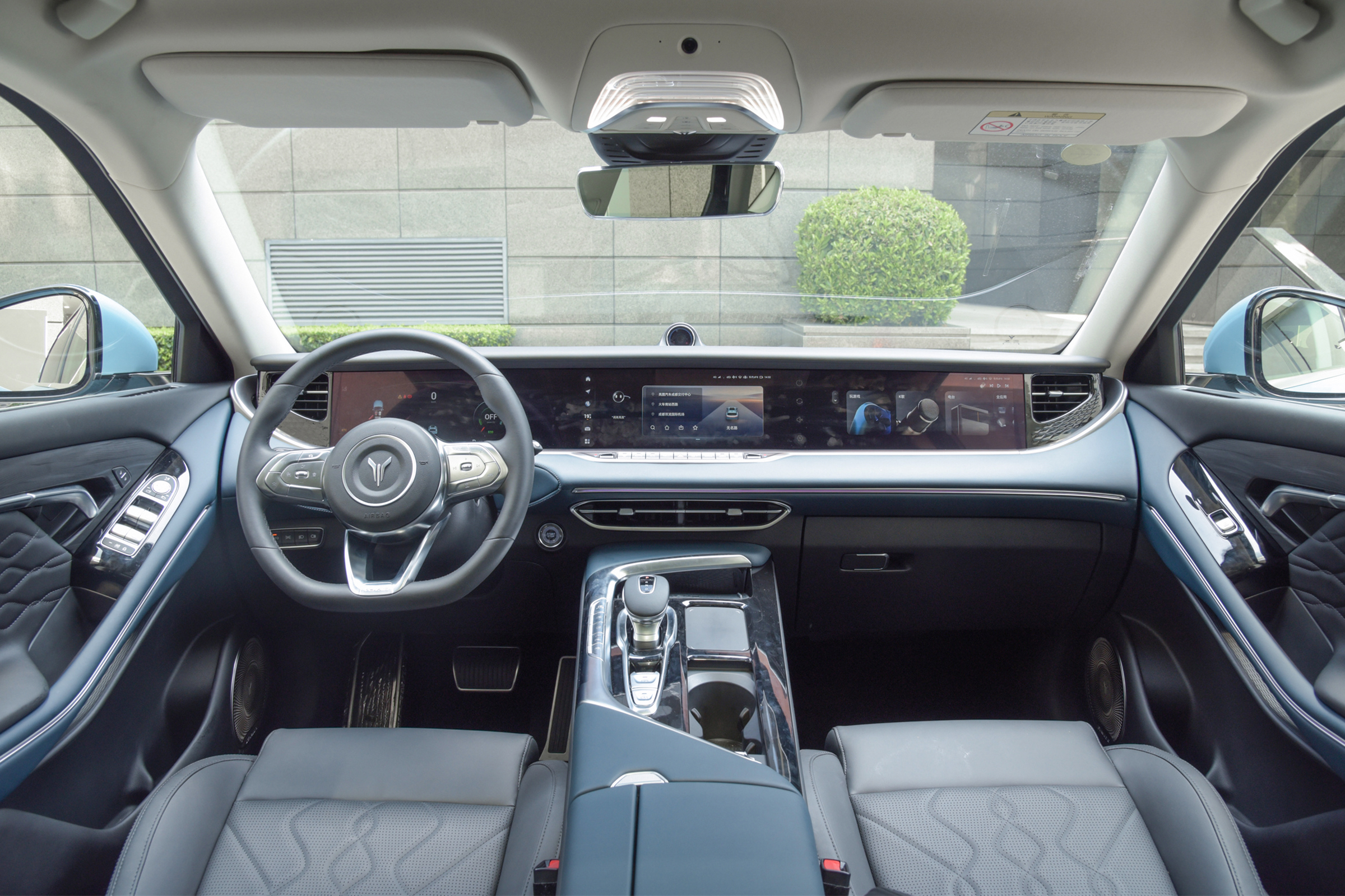 轴距达到2960mm,百公里加速4.5S，可油可电的岚图Free值得吗？