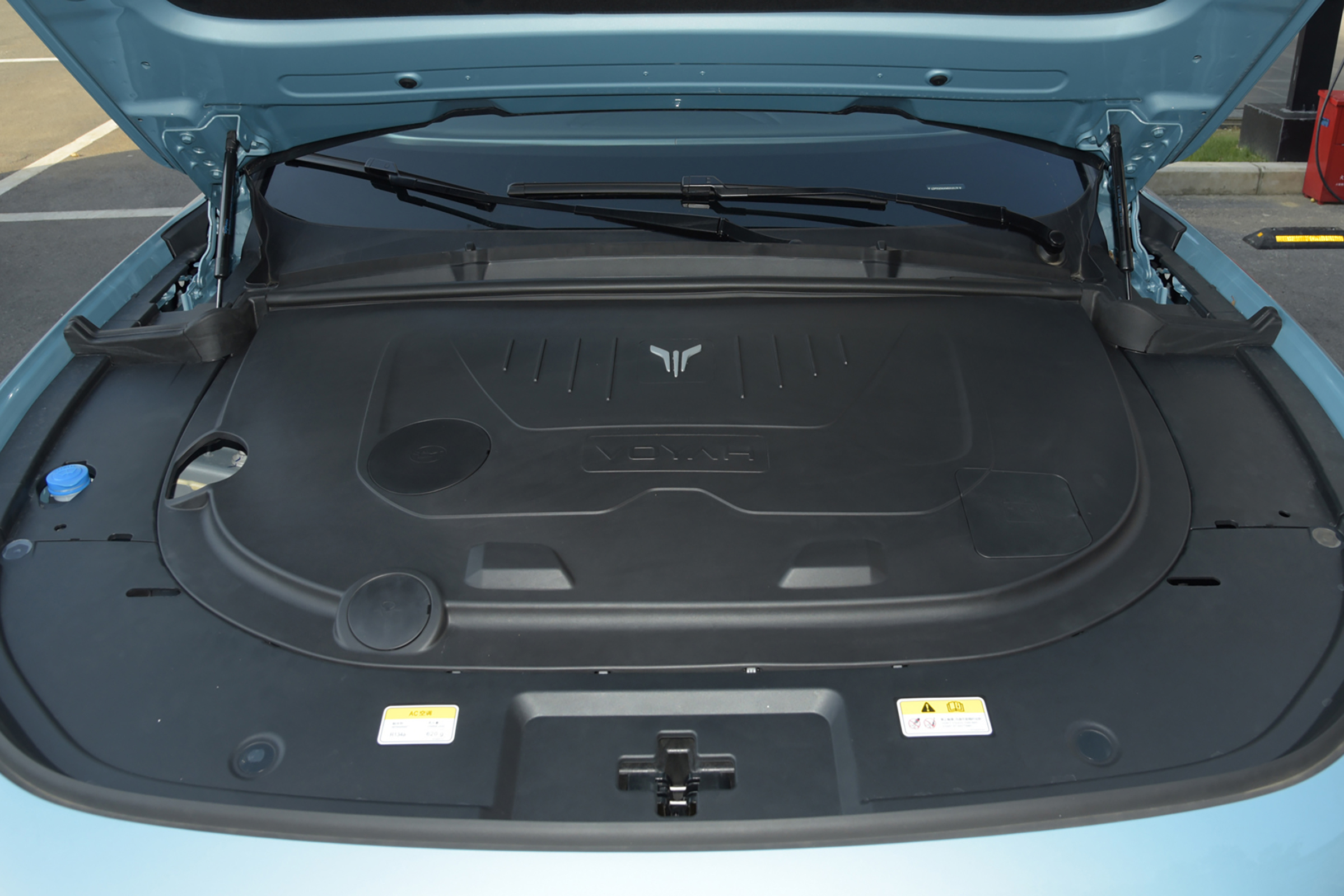 轴距达到2960mm,百公里加速4.5S，可油可电的岚图Free值得吗？