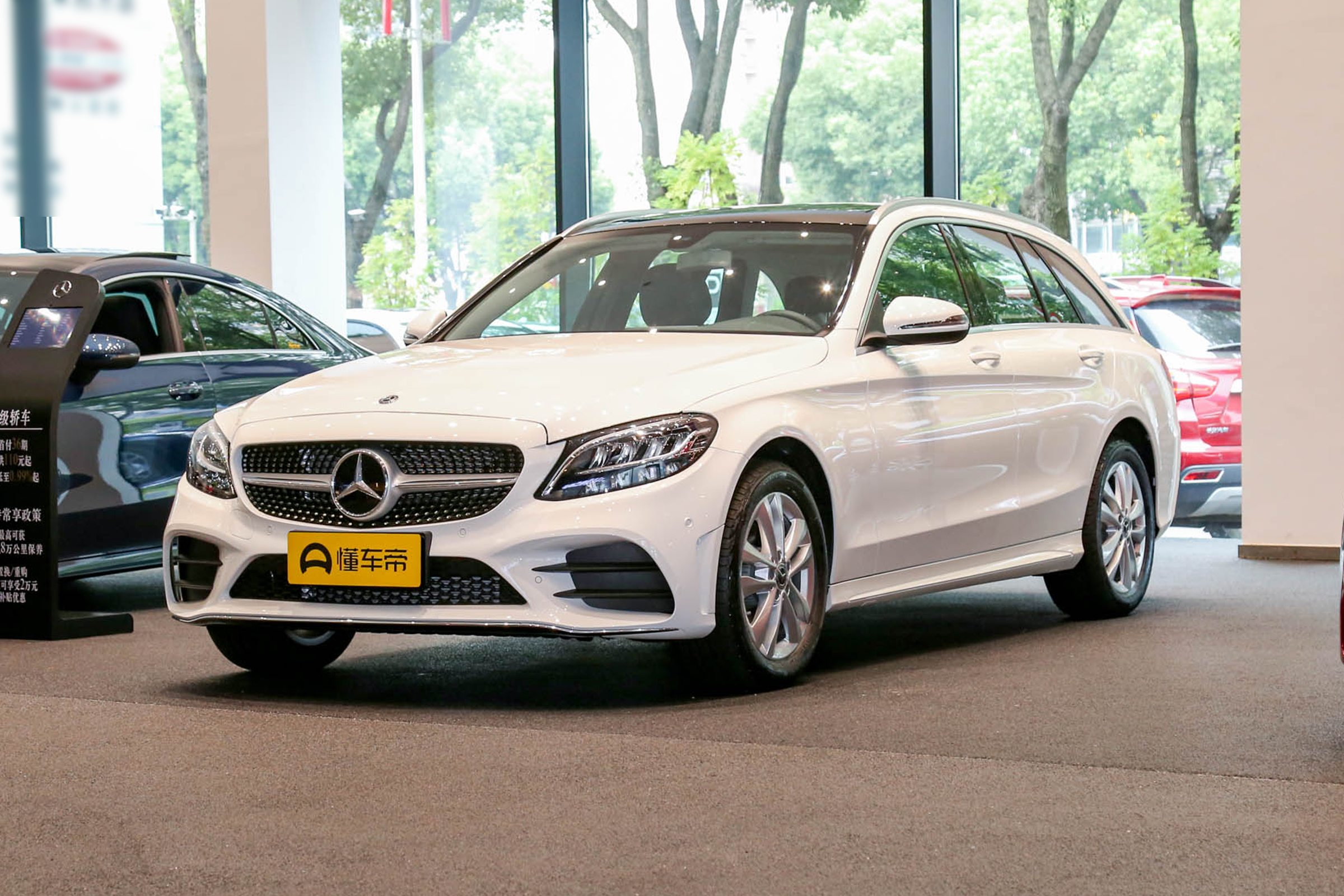 新车 </p><p>　　 售30.43-39.58万元，沃尔沃新款V60上市，竞争奥迪A4旅行车