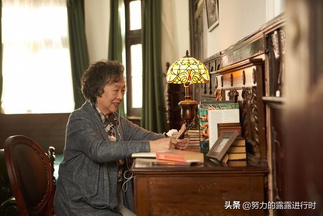 都是同一个爹妈生的，凭什么当弟弟的得让着哥哥,弟弟想上学想得不得了
