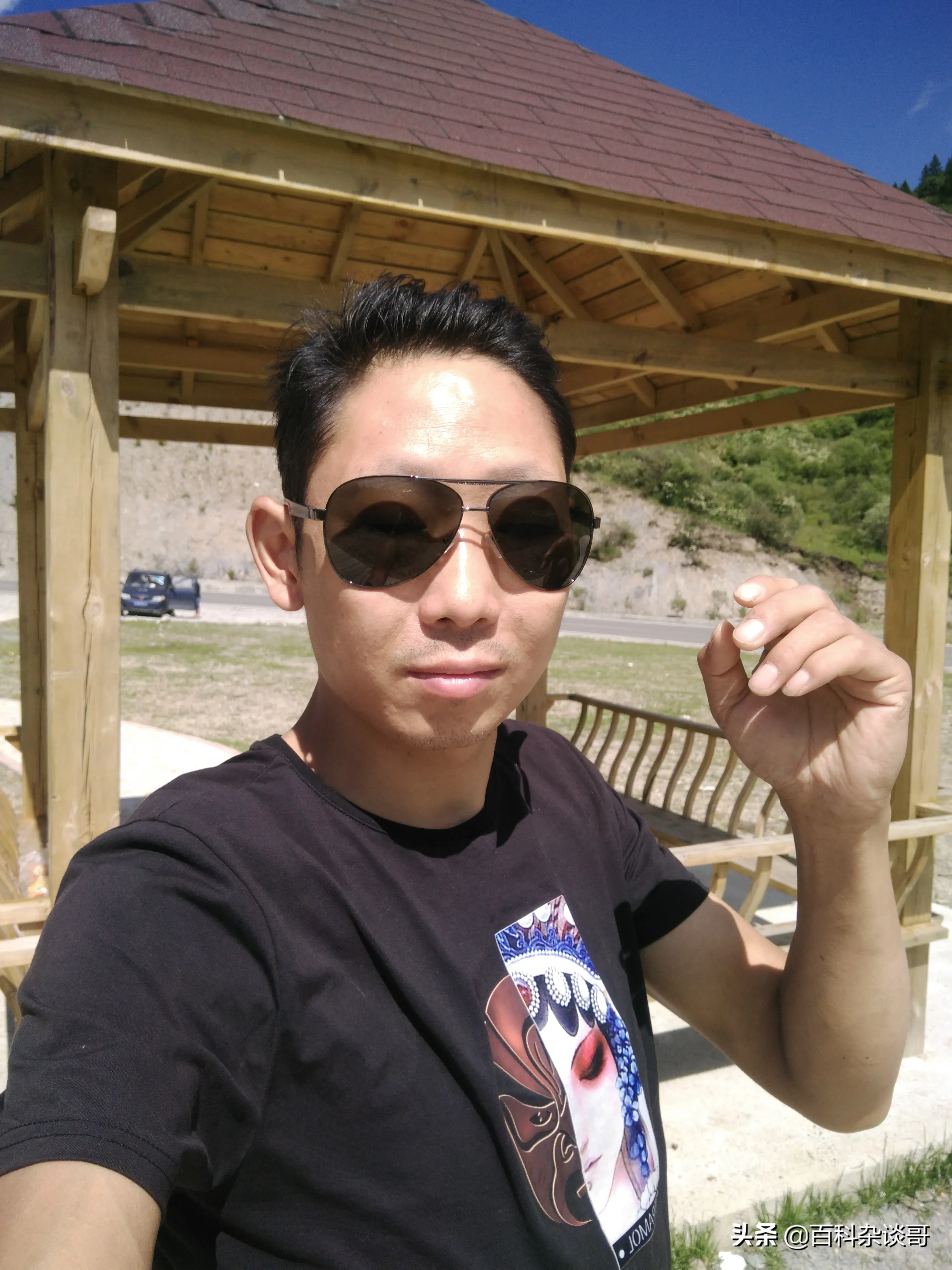 冒菜店女老板和我的关系越来越暧昧，最后我为避免误会，我只好离职，为了她好