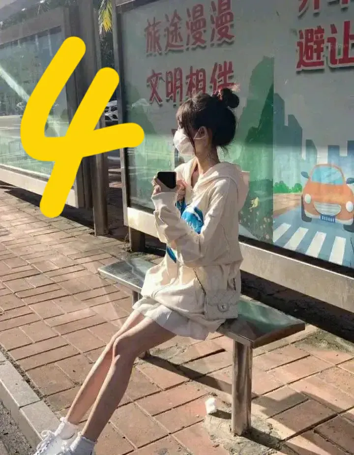 下面4个图，我只喜欢第一张，不接受反驳灵光一闪灵光一闪灵光一闪不明白