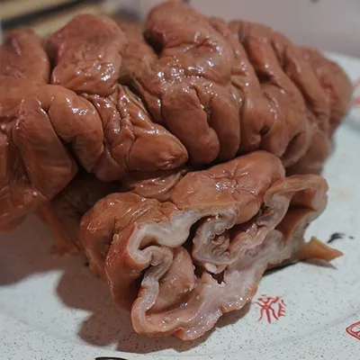同为德系麦芽白啤，柏龙和白帝王，到今为止，陆陆续续我已经喝了差不多各五箱