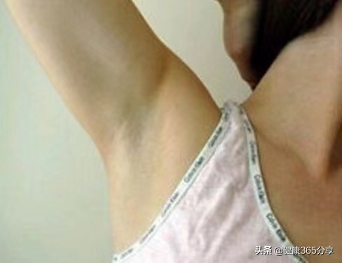 夏天怎么控制狐臭(夏天怎么控制狐臭？医生详细解释)