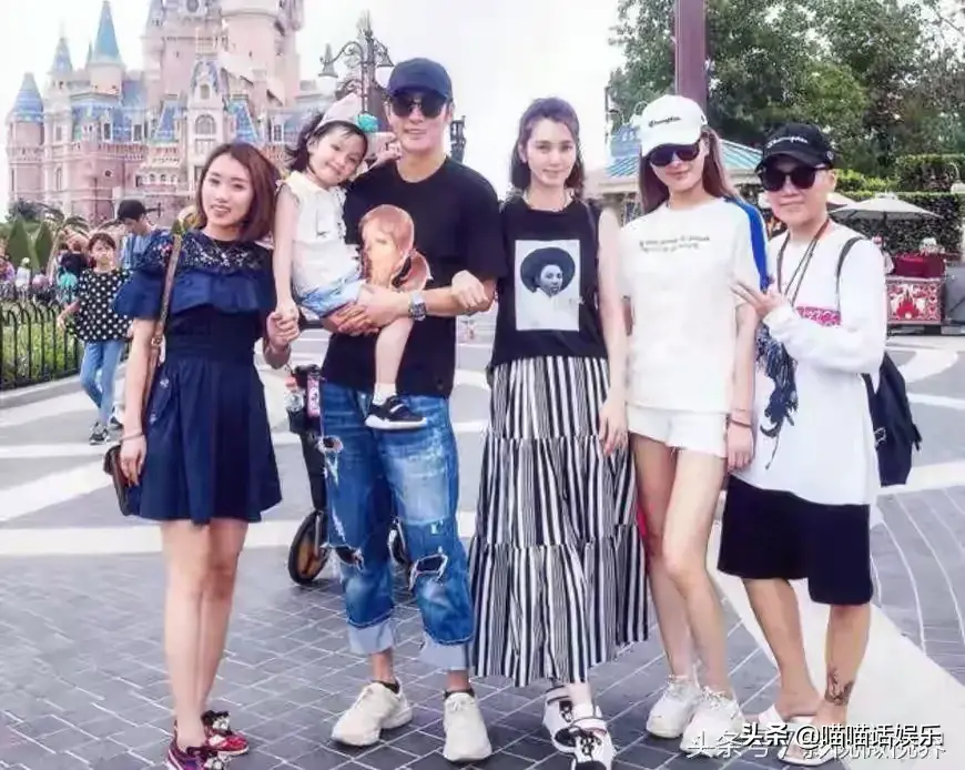 大张伟张丹峰只在镜头前说爱老婆孩子，摄像机停下他就不说了