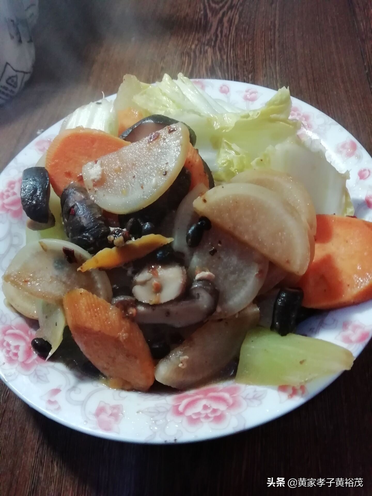 经常有读者给我留言，说我与某某有得一拼，或者说我像某某，这些某某我从来没听说过