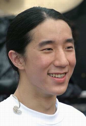 巩俐斯琴高娃张铁林(一些明星,想法设法把自己国籍或