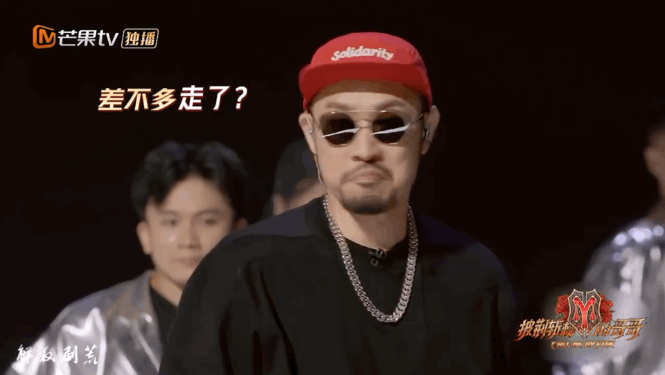 赵文卓李承铉胡海泉(同样是和台下观众互动，70后赵文卓、胡海泉和80后的李承铉)