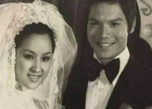 李小龙死在情人的床上,真实死因成迷,20年后儿子也离奇死亡