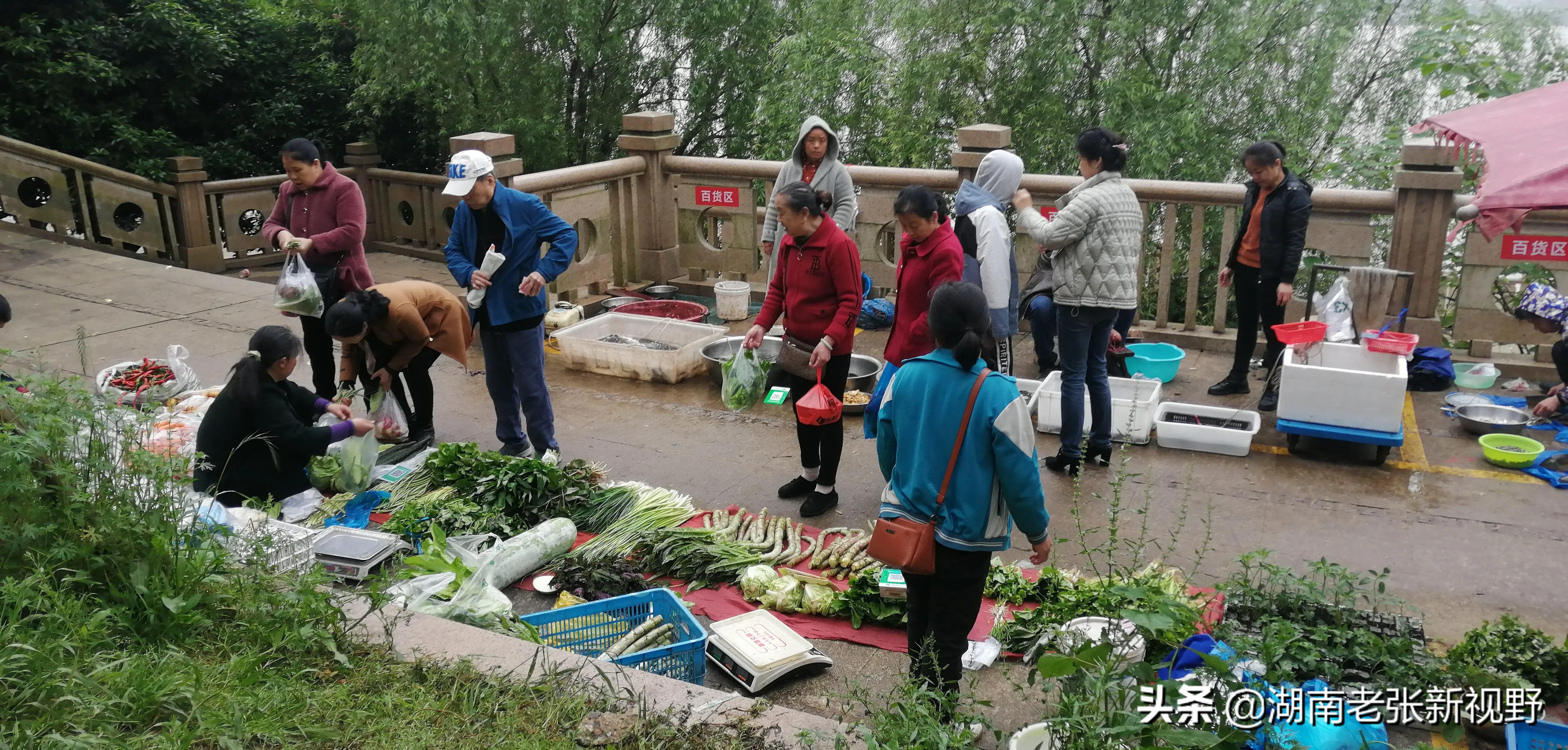 现在地摊产品什么最好卖(盘点10种最好卖的地摊产品)