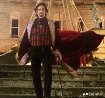 城中出现了一个挥金如土的大富豪，据说他的财富无法估量,当年，富豪还是个平民
