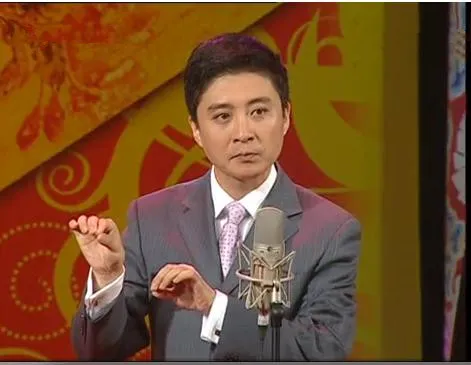昨天，因河南遭受水灾有人质问捐款的话题，网络上相声演员周炜以一条是我这辈子一冲