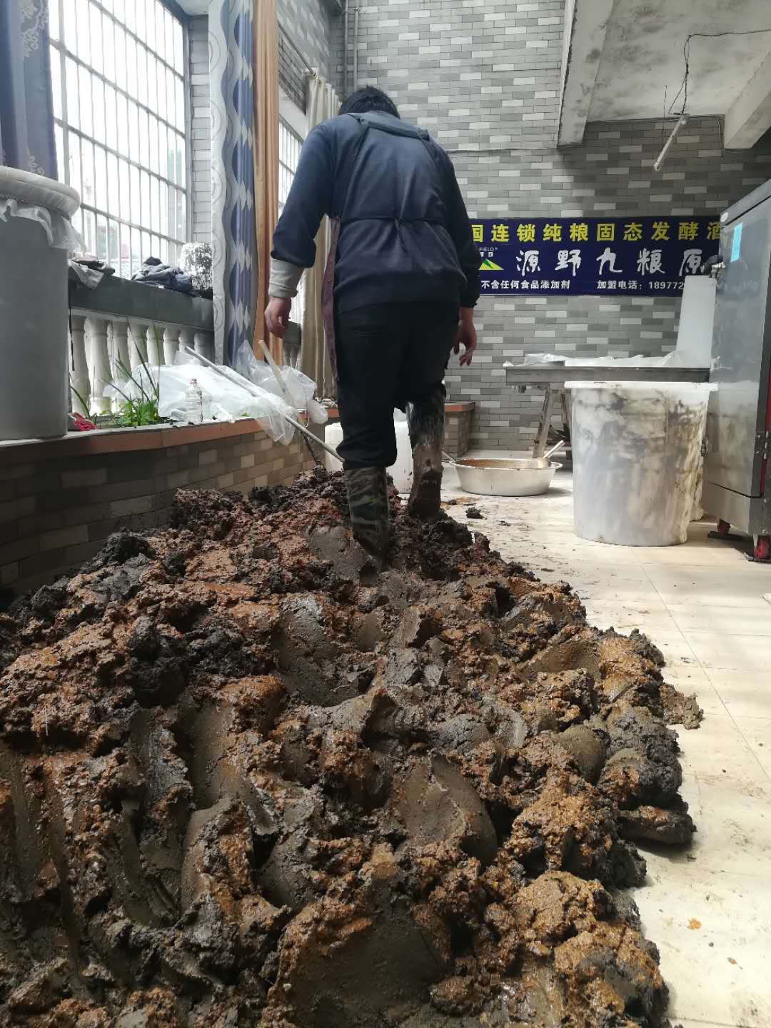 头条上卖自酿粮食酒哪家靠谱(自酿的粮食酒和正规酒厂出来的酒)