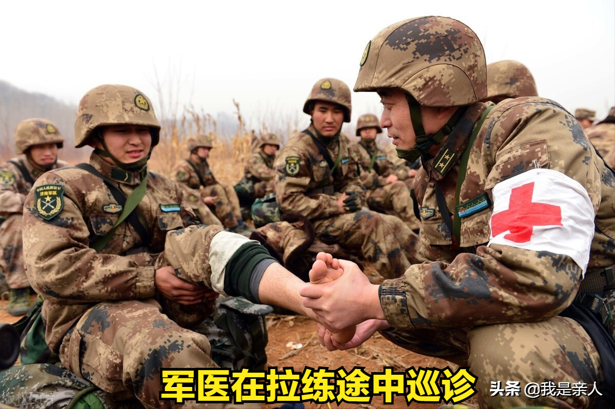 我在部队时脚底长鸡眼，少校军医用特殊方法帮我处理好，真的非常感激他