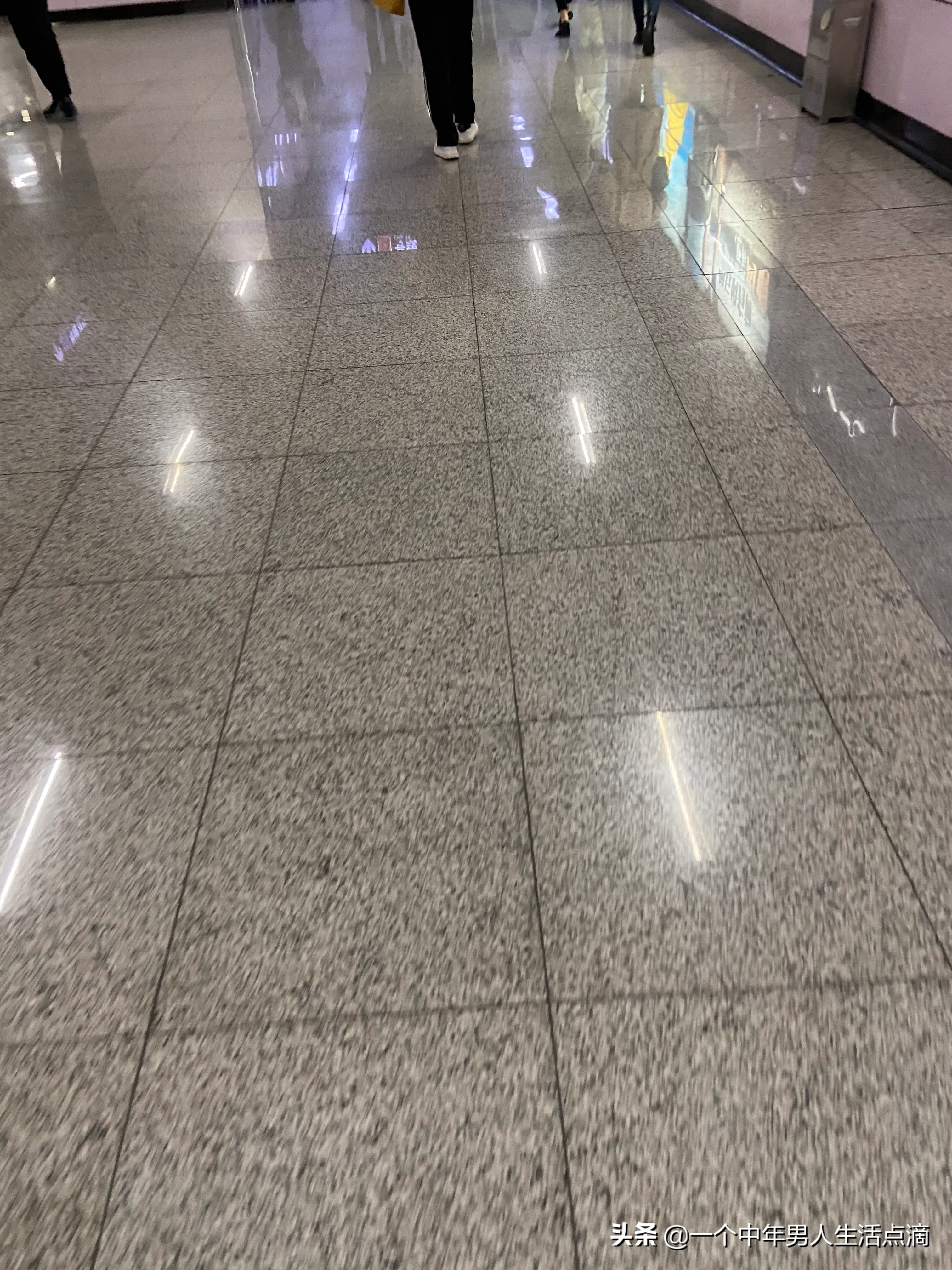 marni trunk 风琴包包(今天在地铁里面看到一件Marni的trunk风琴)
