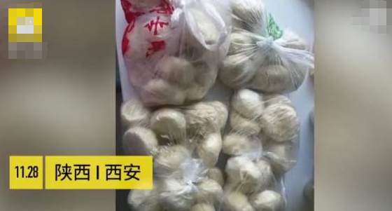 嫌托运贵4男子当场吃完60斤橘子(4名男子买了60斤橘子，被告知托运费要300元)
