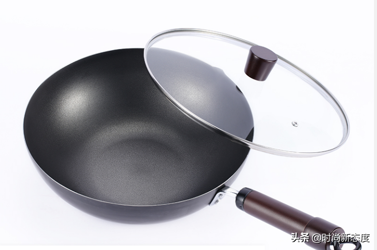 含铁量高达99%+，高纯铁提炼，无化学涂层，不易生锈，爆炒更轻松！