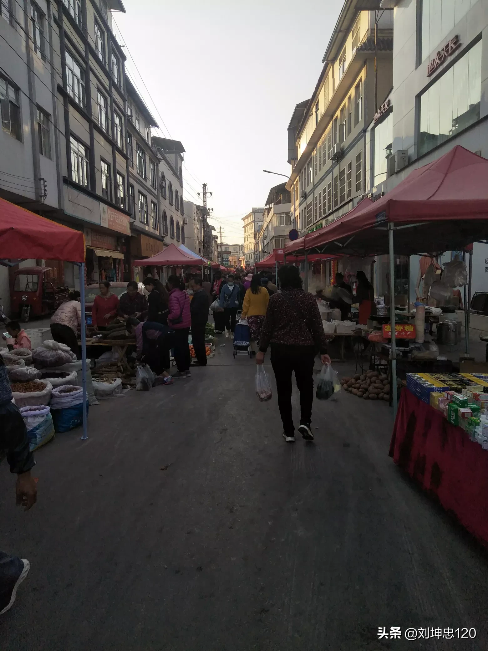 大理扒肉饵丝进入景东:大理扒肉肉饵丝进入景东已有十多年历史了