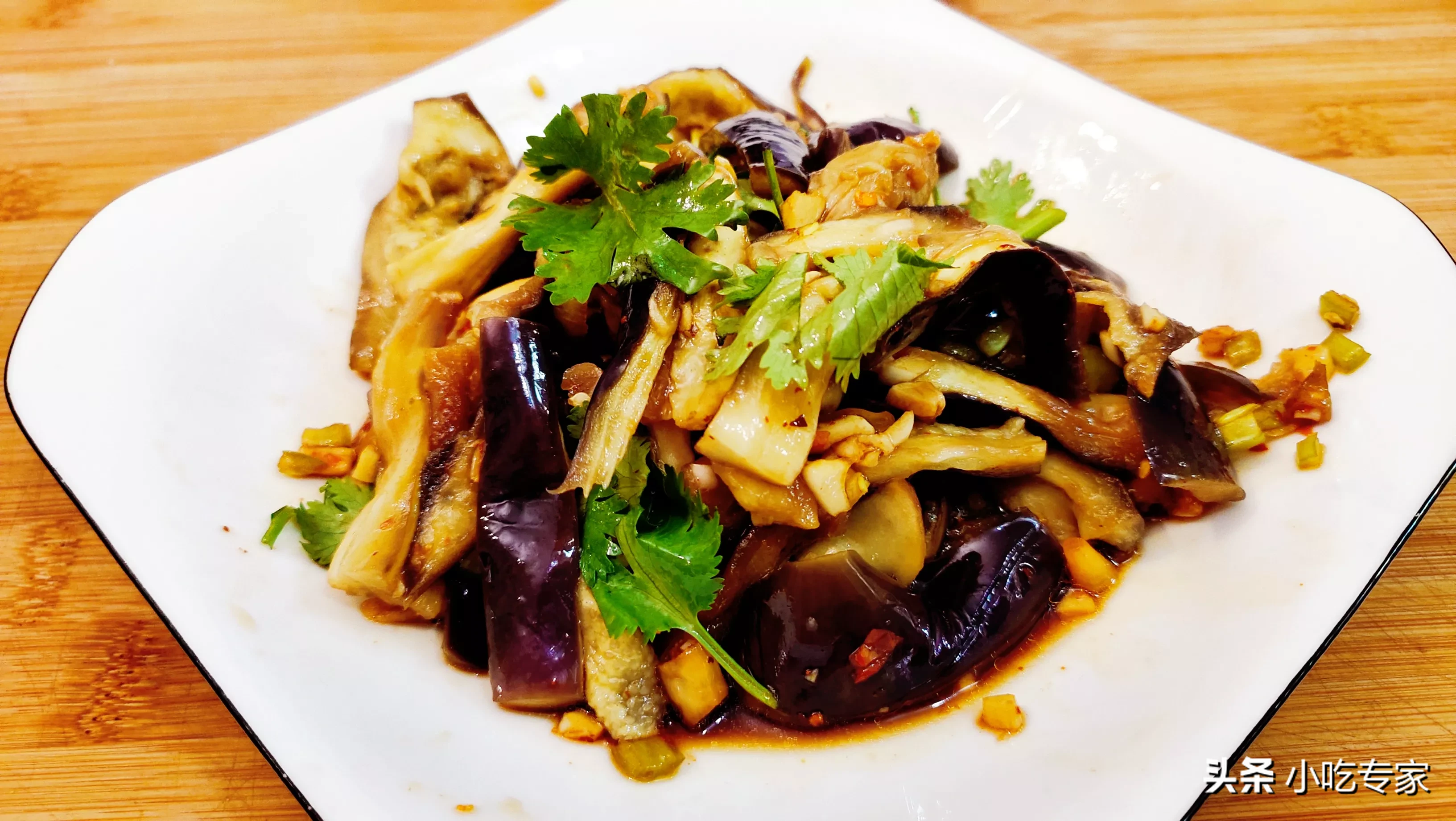 微波炉手撕茄子做法(微波炉食谱（二）玫瑰玫瑰无油版微波蒜香手撕茄子)