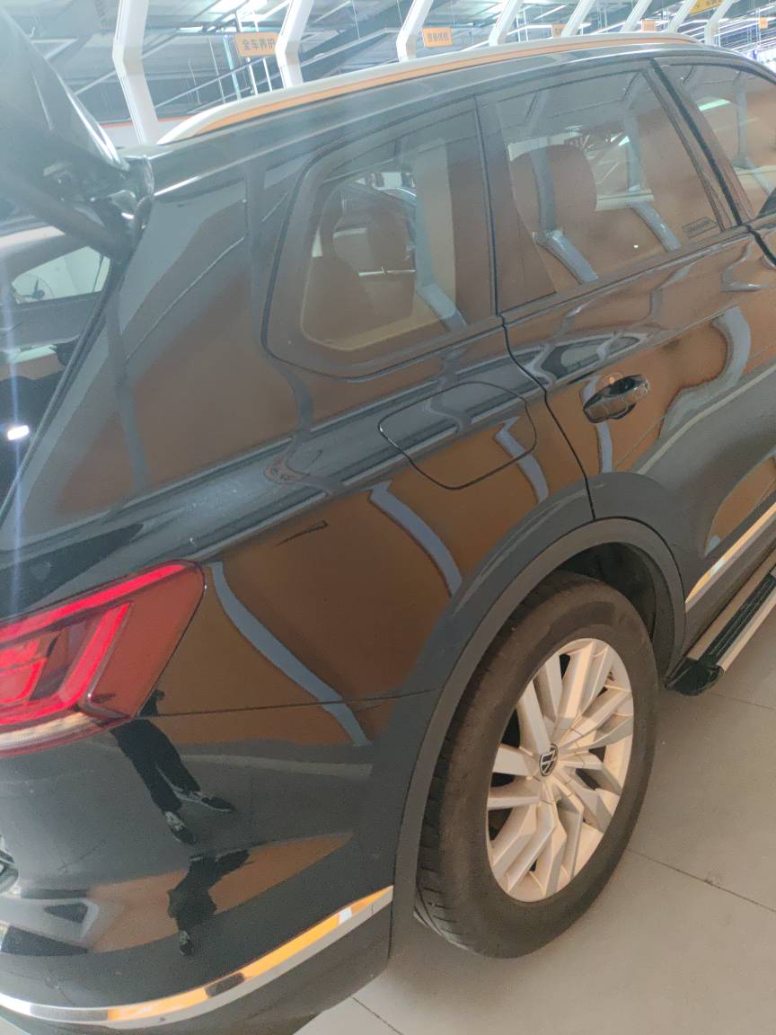 25万预算想买德系旗舰SUV？这台2021款途锐了解一下