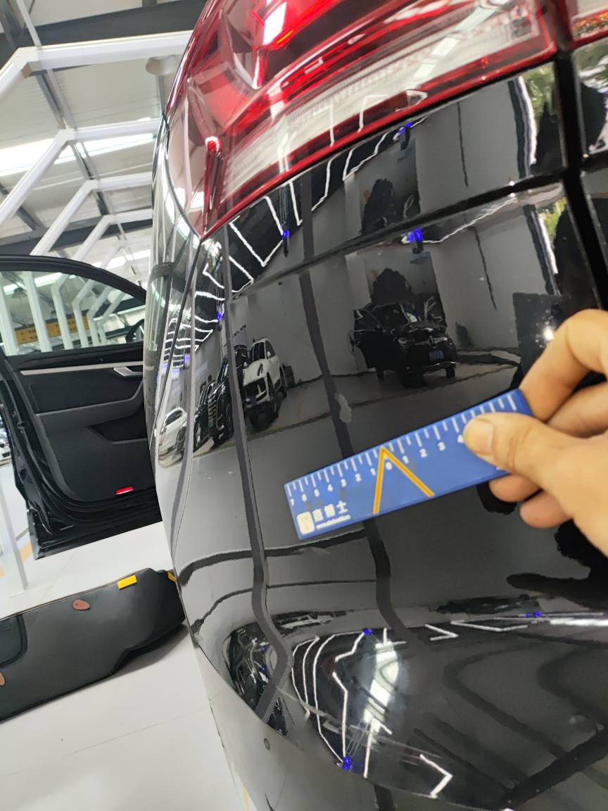 25万预算想买德系旗舰SUV？这台2021款途锐了解一下