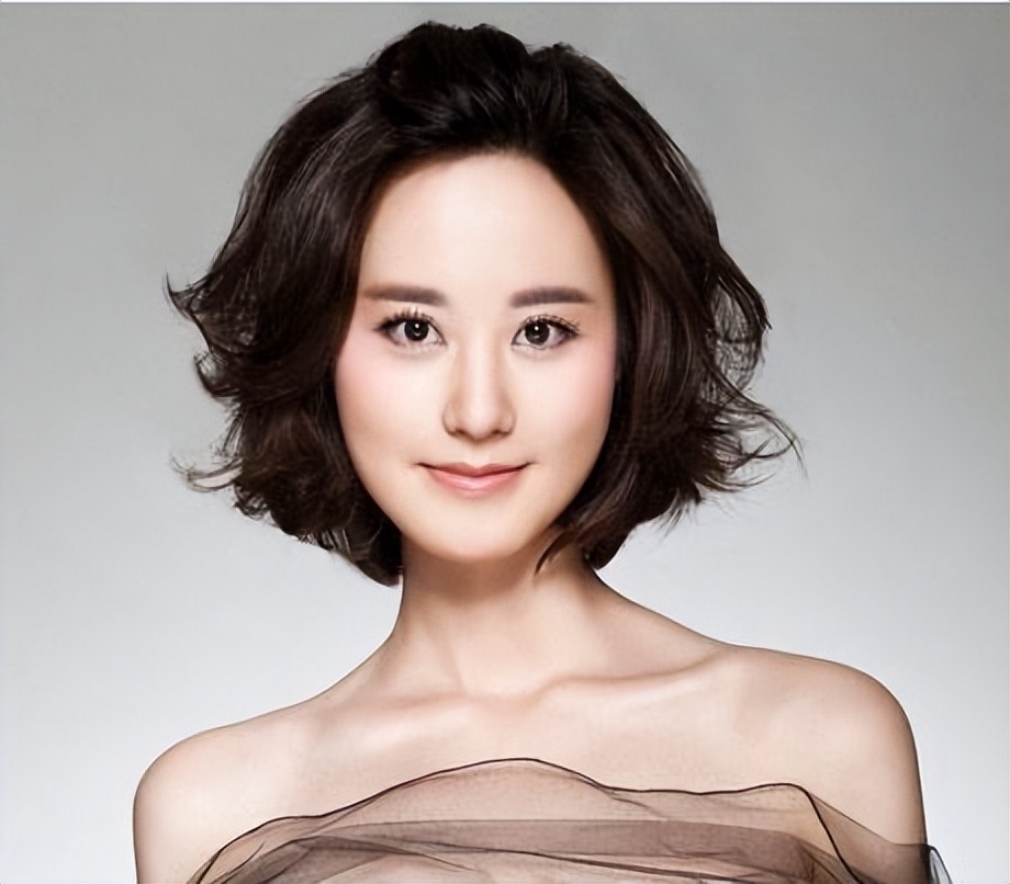 至今还未婚的10位央视女主持，最大57岁，最小33岁，个个才貌兼备