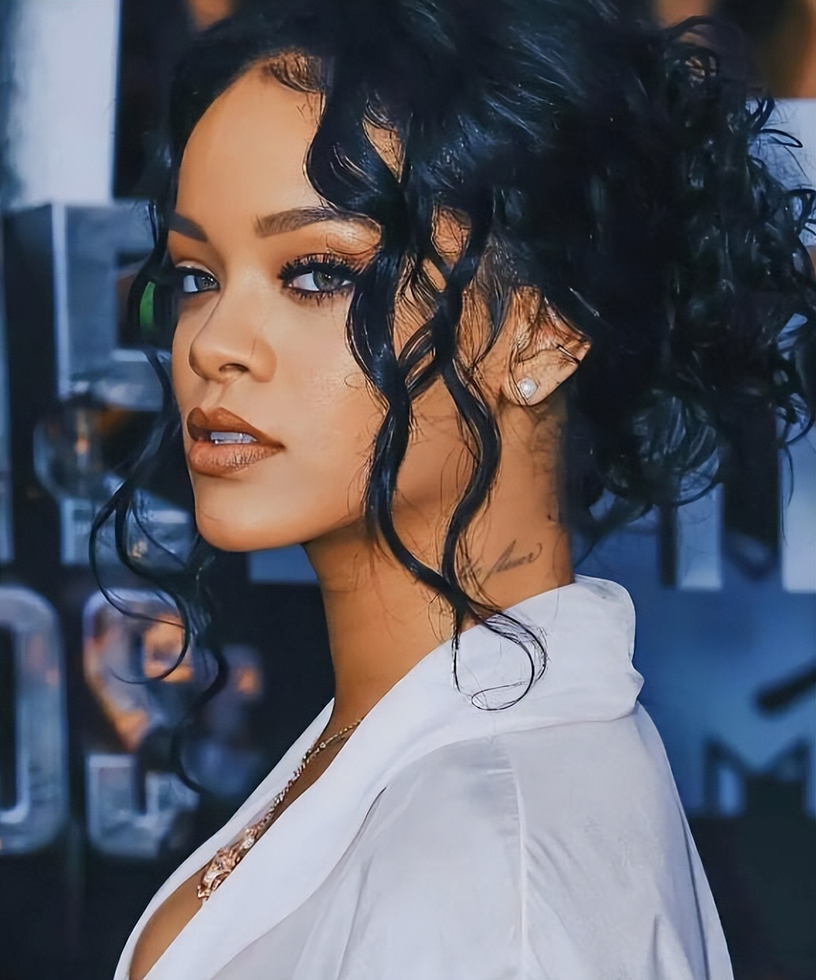 蕾哈娜生产得子,孩子父亲风波不断,目前还在保释中