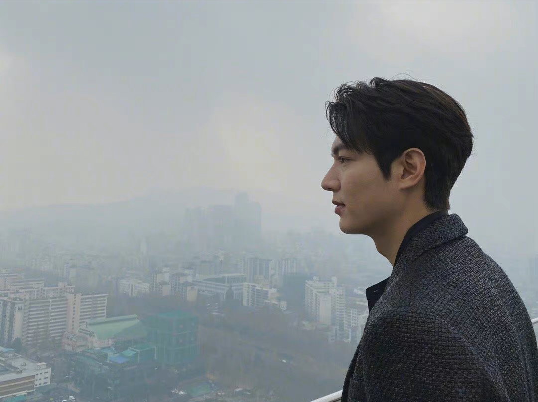 上央视春晚，霸屏韩网热搜，韩国艺人李敏镐，真不简单