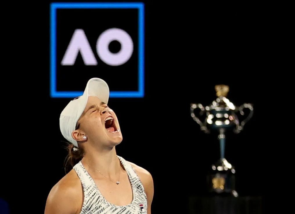 「七场比赛一盘未丢」巴蒂夺得2022年澳网女单冠军！创44年来纪录