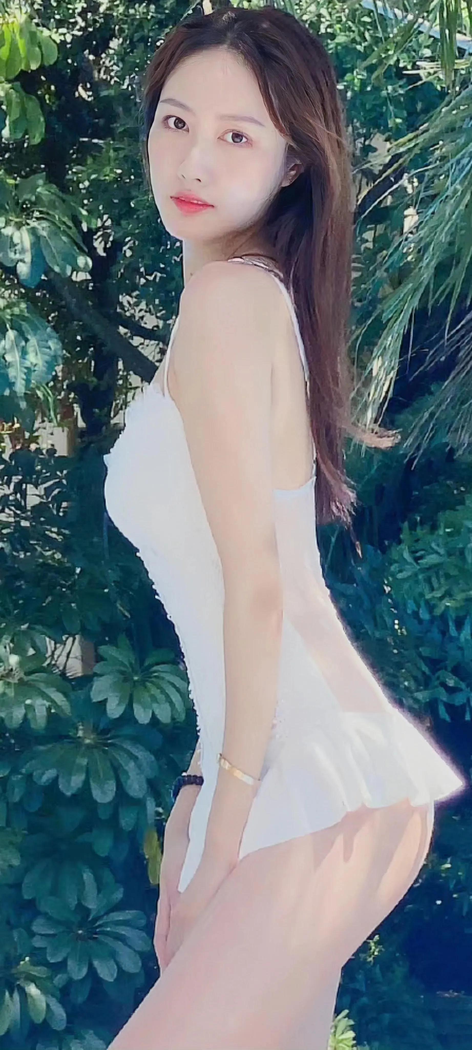 端庄美丽的张子璇