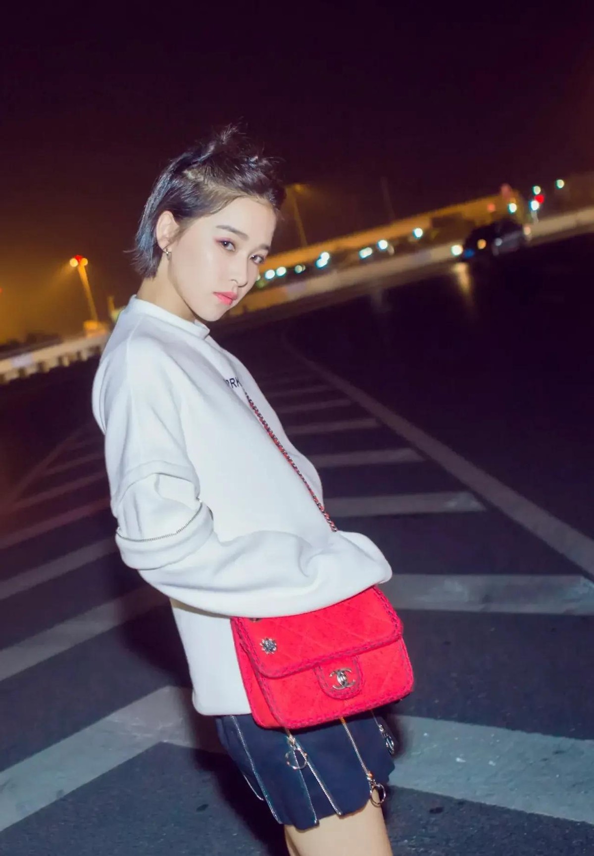 同样是“齐耳短发”，杨紫清爽减龄，迪丽热巴让人不忍直视