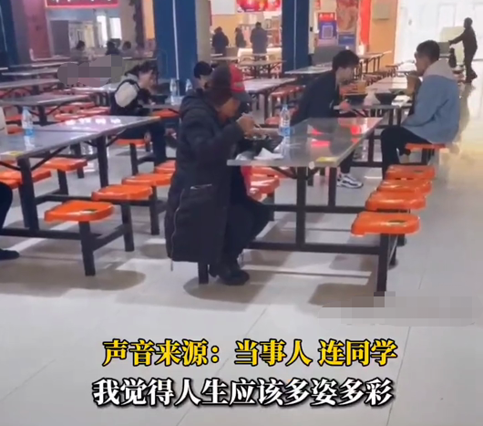 河北仨女大学生，因食堂饭菜不合胃口，竟租下档口自制配方卖米线