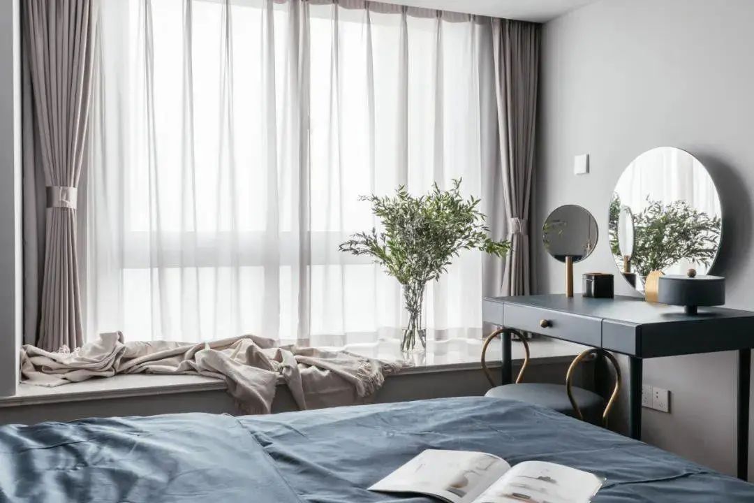 80㎡二房，花5W爆改成浪漫轻奢风的一居室，实用性更强，颜值更高