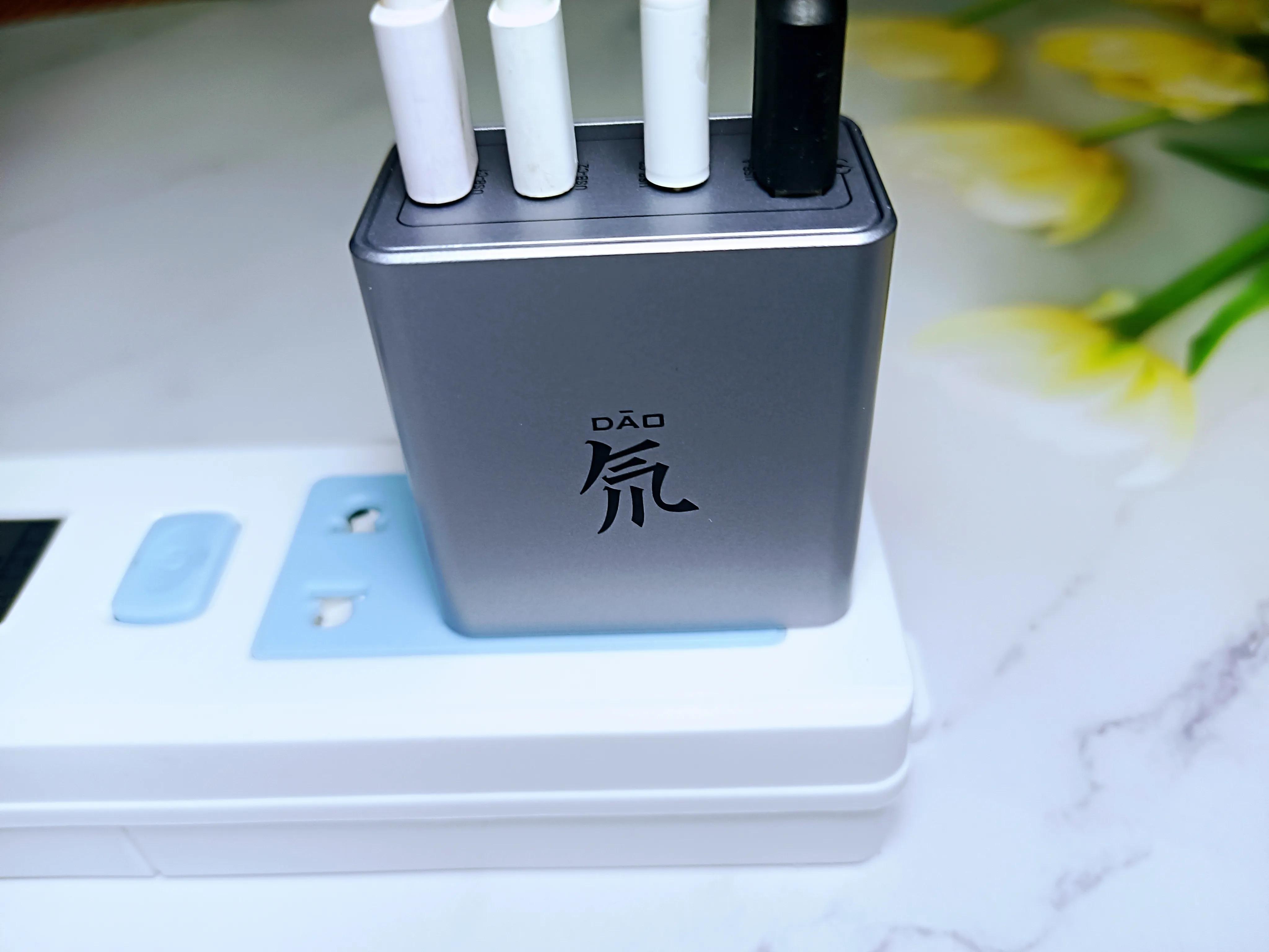 努比亚氘锋能量块65W四口氮化镓，小身材大能量，商务人士必备