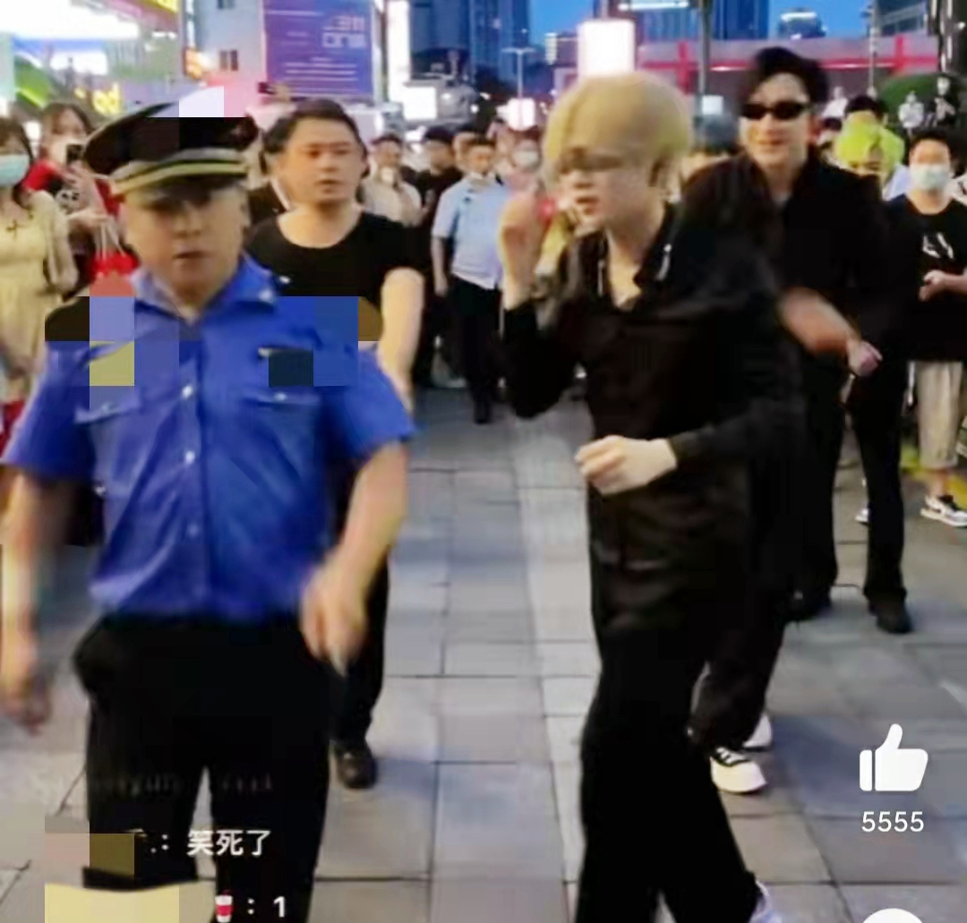 出道即散伙？网红男团模仿EXO，首秀直播才几分钟，便被迫关停