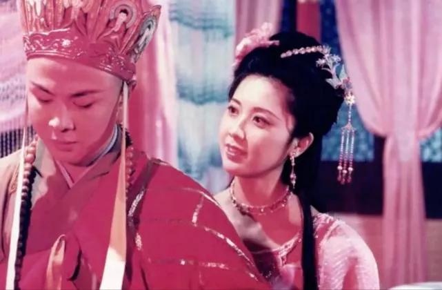 朱琳：去餐厅路上捡来一个老公，结婚42年坚持不生孩子