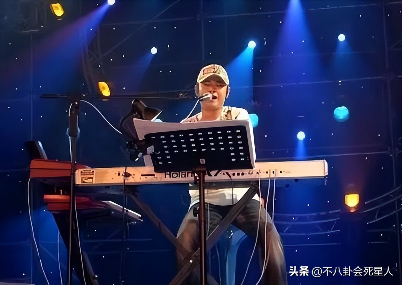 8位红极一时的草根明星现状，摆摊卖菜，住桥洞，红了11年