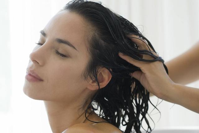 坚持用“醋”洗头，一段时间会有何变化？4大变化或“不请自来”