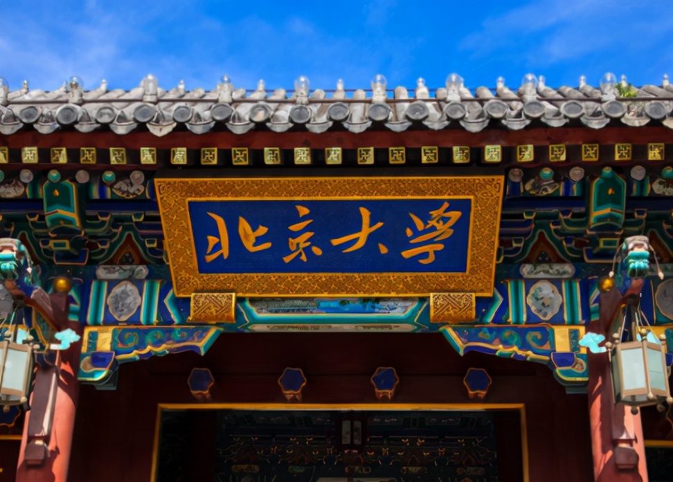 最新文科类大学排名，北大“不留余地”独自一档，南开沦为第三档