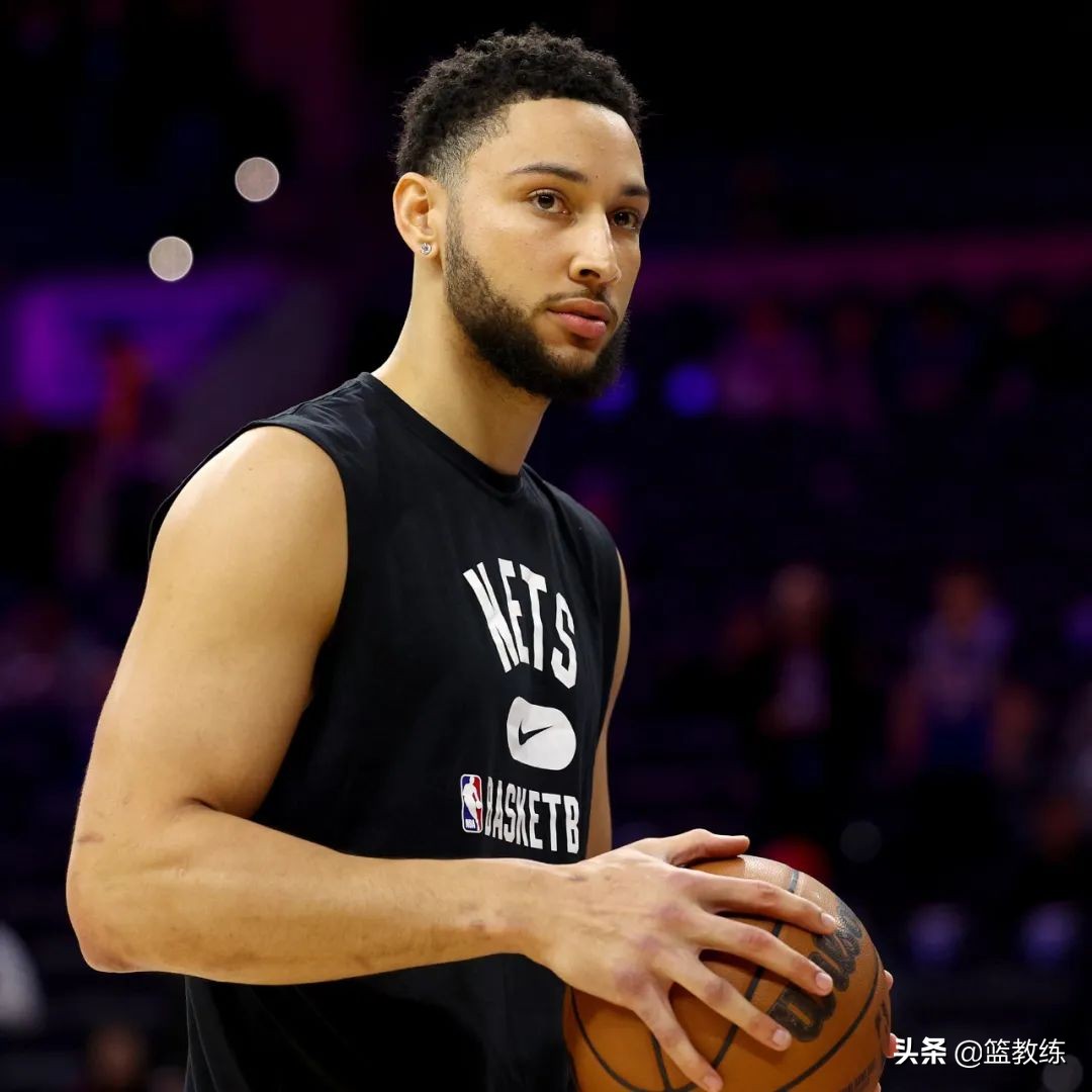 nba现在哪些队不打了(杜兰特、欧文不打，我也不打了！西蒙斯自闭注销社媒，心疼蔡老板)