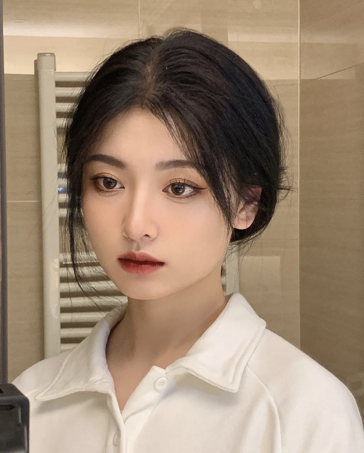 圆脸女生典型的"瘦脸"发型,韩系风格有气质,简单好打理