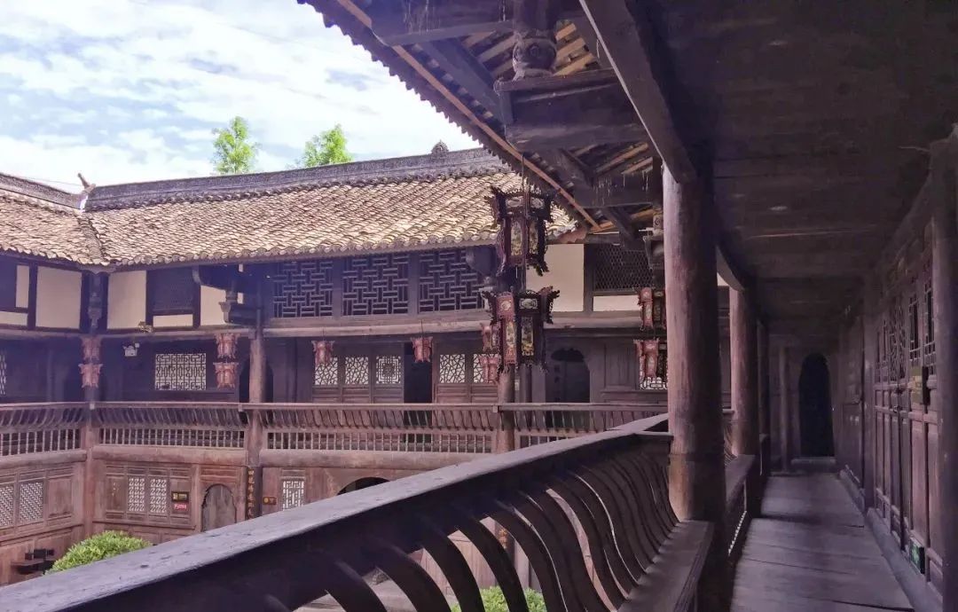春日里的傳奇古鎮(zhèn)，藏著您心中的詩(shī)與遠(yuǎn)方~