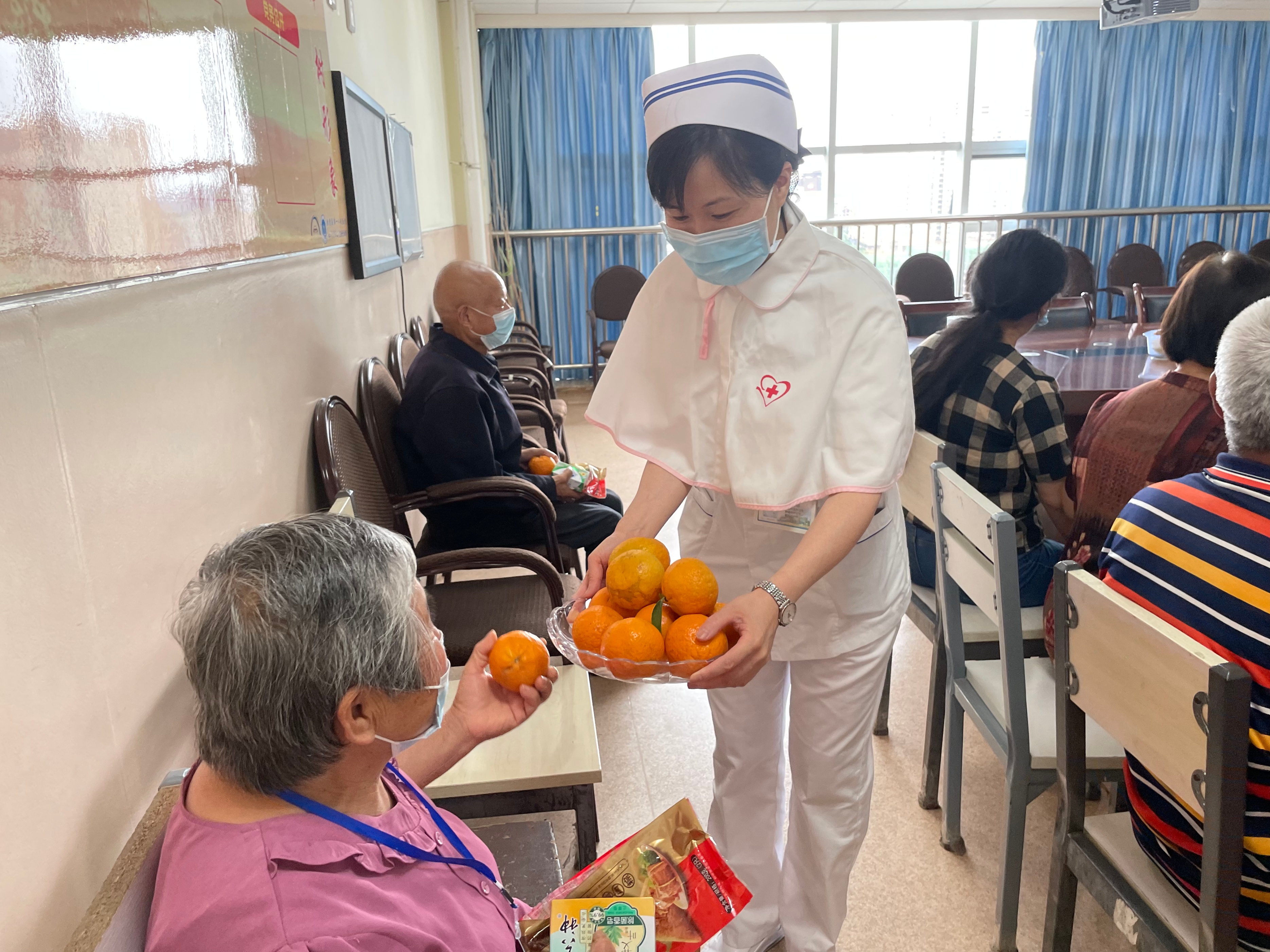 “心‘粽’有你 医患相伴”——华西金堂医院开展端午节庆祝活动
