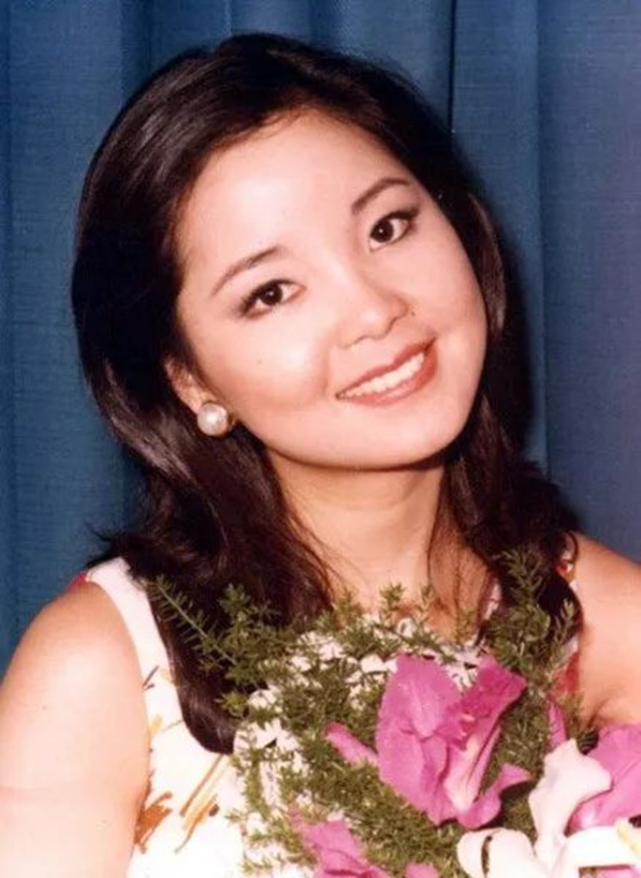 5,恰似你的温柔1981年,作曲:梁弘志,作词:梁弘志邓丽君在1981年对这首