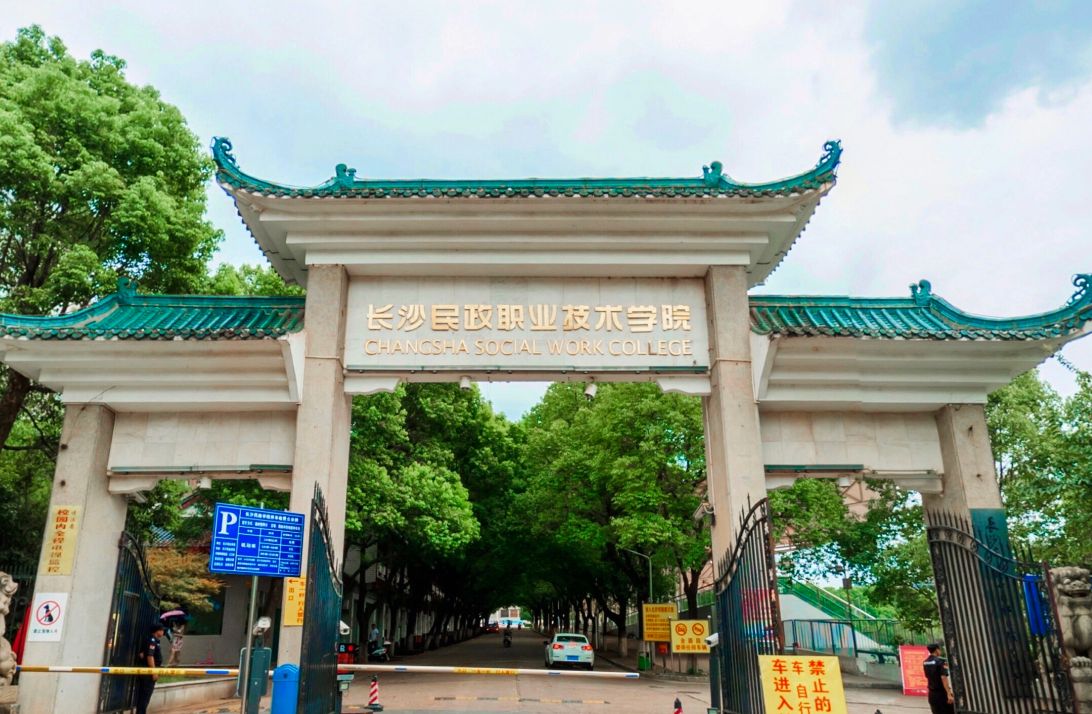 90后美女入殓师李淑萍：从不主动和人握手，一天只能缝合一具遗体